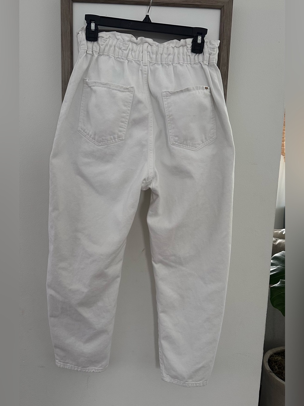 ZARA High-Rise Paperbag White Denim Pants Women’s Size 6 Vacation Style - Picture 2 of 4